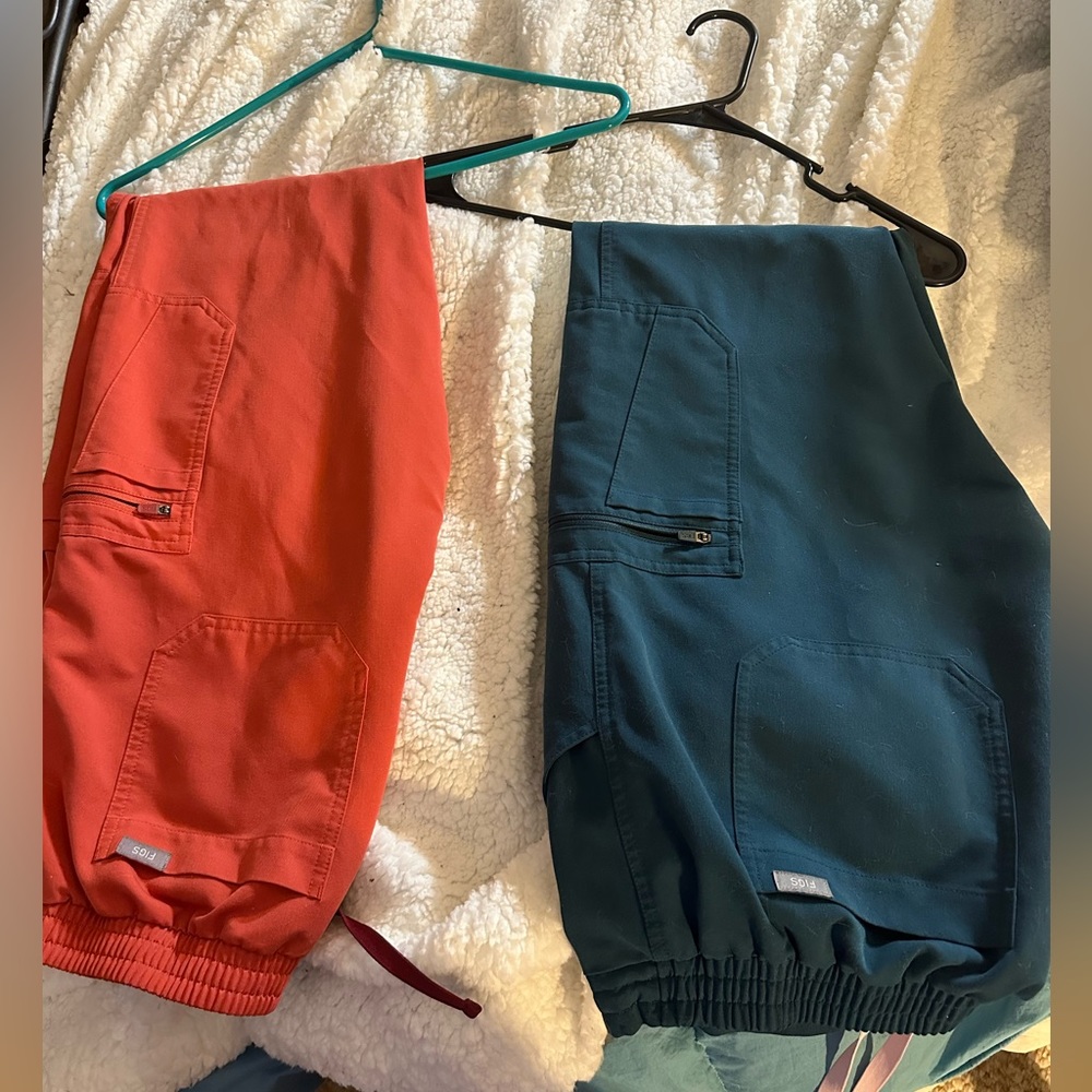 FIGS scrub pants